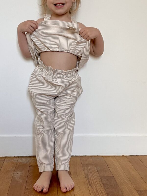 pantalon Cassio portée sur fillette